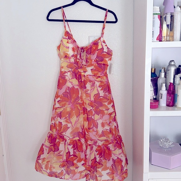 Very colorful, soft lightweight summer dress adjustable straps. The brand AUW - Picture 2 of 8